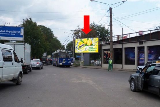 Фото рекламної площини за адресою Московский пр., ст. м. "Индустриальная" (бывш. ст. м. "Пролетарская"), супермаркет "Восторг", из центра