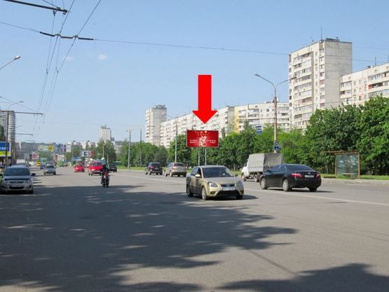 Фото рекламної площини за адресою Свободы пр., 40А, в сторону супермаркетов "Сильпо", "Фокстрот", ст. м. "Победа", из центра