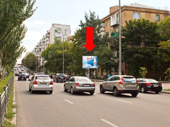Фото рекламной плоскости по адресу Украинки бул., 20, в сторону ст. м. "Печерская"