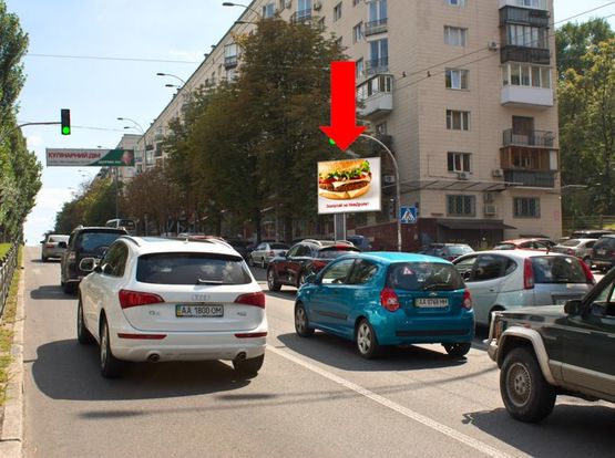 Фото рекламної площини за адресою Украинки бул., 12, на светофоре, в сторону ст. м. "Печерская"