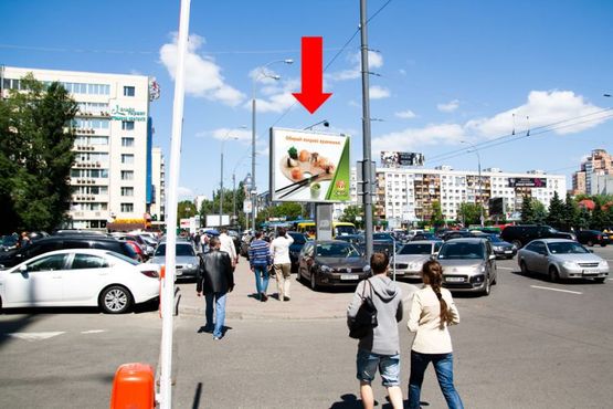 Фото рекламної площини за адресою Украинки бул., 26, возле ст. м. "Печерская"