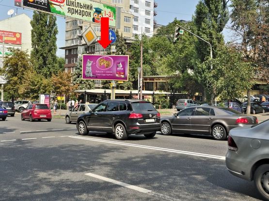 Фото рекламной плоскости по адресу Сечевых Стрельцов ул. (бывш. Артема ул.), 84 / Черновола ул., светофор, в сторону ст. м. "Лукьяновская"