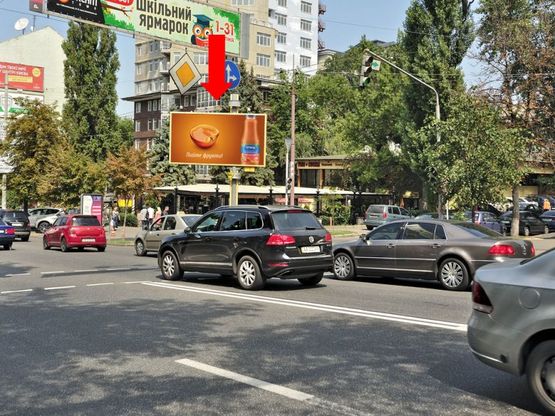 Фото рекламної площини за адресою Сечевых Стрельцов ул. (бывш. Артема ул.), 84 / Черновола ул., светофор, в сторону ст. м. "Лукьяновская"