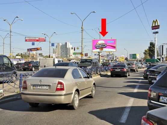 Фото рекламної площини за адресою Тульская пл., Бандеры пр. (бывш. Московский пр.) 12-А, ст. м. "Петровка", на светофоре