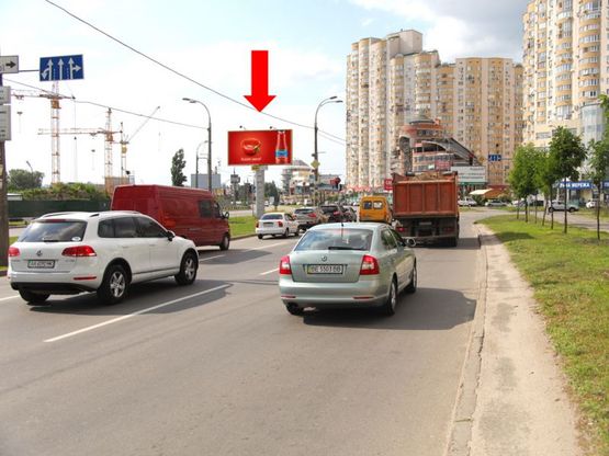 Фото рекламной плоскости по адресу Днепровская Набережная / Ахматовой ул. , разделитель, в сторону моста Патона