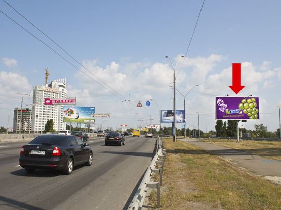 Фото рекламной плоскости по адресу Бандеры пр. (бывш. Московский пр.), перед Московским мостом, возле АЗС "Золотой Гепард", из центра