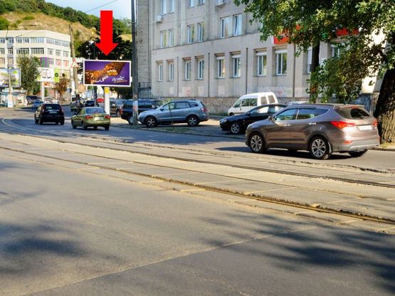 Фото рекламної площини за адресою Глубочицкая ул., 72, 100 метров до ул. Верхний Вал, в сторону р-н Подол