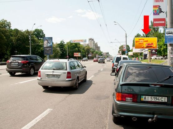 Фото рекламной плоскости по адресу Победы пр., 34, возле Медуниверситета им. Богомольца, из центра