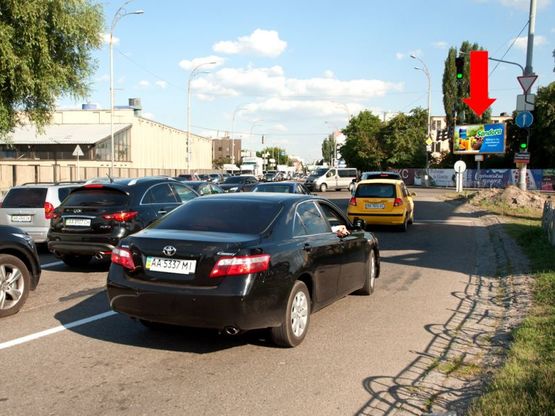 Фото рекламной плоскости по адресу Межигорская ул., 87, в сторону Набережно-Луговая ул.