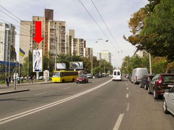 Фото рекламной плоскости по адресу Мельникова ул., 3, ст. м. Лукьяновская, возле "McDonald's", в сторону Герцена ул.