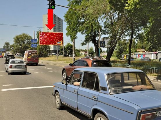 Фото рекламної площини за адресою Дегтяревская ул. / Победы пр., ст. м. "Берестейская", на мосту