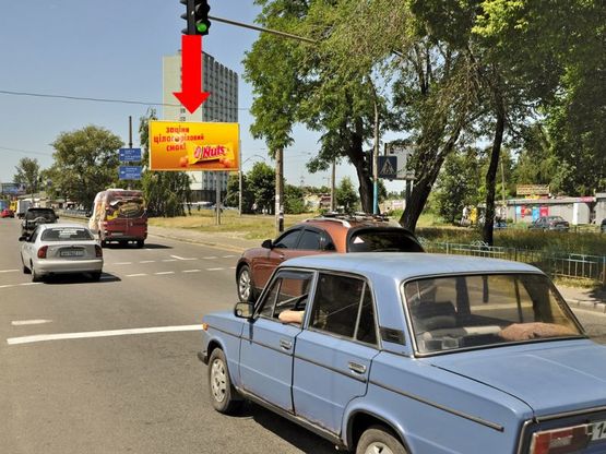 Фото рекламной плоскости по адресу Дегтяревская ул. / Победы пр., ст. м. "Берестейская", на мосту