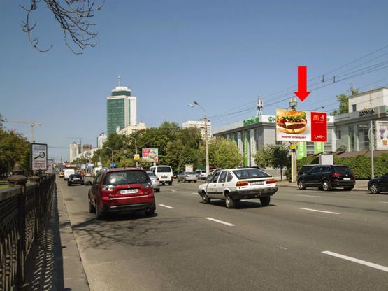 Фото рекламной плоскости по адресу Победы пр., 6, возле АЗС "Лукойл", салона "Пежо", в сторону моста Воздухофлотского