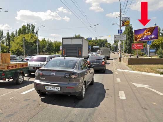 Фото рекламной плоскости по адресу Луговая ул., 9 / Семьи Кульженков ул. (бывш. Дегтяренка ул.), напротив ТРЦ "Караван", в сторону Автозаводская ул., Вышгородская ул.