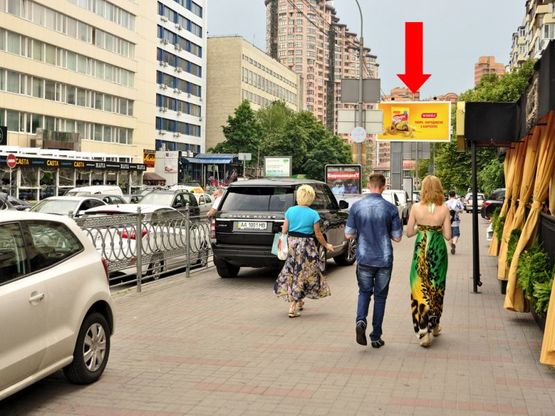 Фото рекламной плоскости по адресу Украинки бул., 24 / Алмазова ул. (бывш. Кутузова ул.), ресторан "Марокана", "Спацио", в сторону Коновальца ул. (бывш. Щорса ул.)