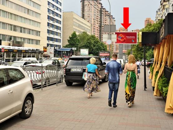 Фото рекламной плоскости по адресу Украинки бул., 24 / Алмазова ул. (бывш. Кутузова ул.), ресторан "Марокана", "Спацио", в сторону Коновальца ул. (бывш. Щорса ул.)