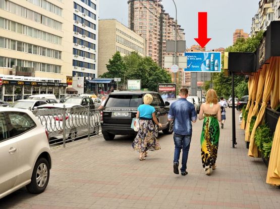 Фото рекламной плоскости по адресу Украинки бул., 24 / Алмазова ул. (бывш. Кутузова ул.), ресторан "Марокана", "Спацио", в сторону Коновальца ул. (бывш. Щорса ул.)