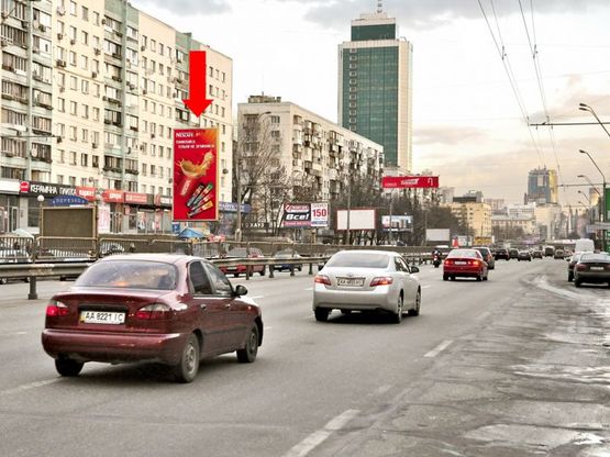 Фото рекламной плоскости по адресу Победы пр., 20, напротив магазинов "Интертоп", "Carlo Pazolini", "Фокстрот", в сторону Победы пл., центра