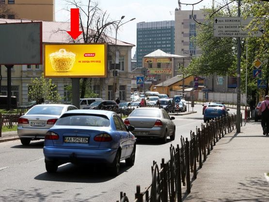 Фото рекламної площини за адресою Жилянская ул. / Короленковская ул., разделитель, в сторону "Мегамаркет", Федорова ул.