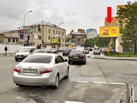 Фото рекламной плоскости по адресу Короленковская ул. / Владимирская ул., на светофоре, в сторону Жилянская ул.