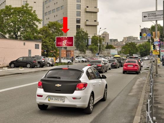 Фото рекламної площини за адресою Короленковская ул. / Владимирская ул., в сторону Малевича ул. (бывш. Боженка ул.)