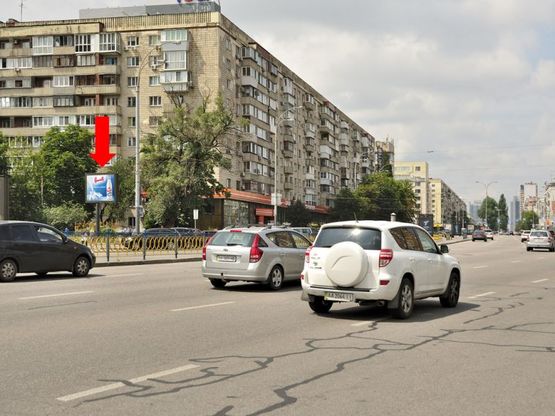 Фото рекламной плоскости по адресу Украинки бул., 28, в сторону центра