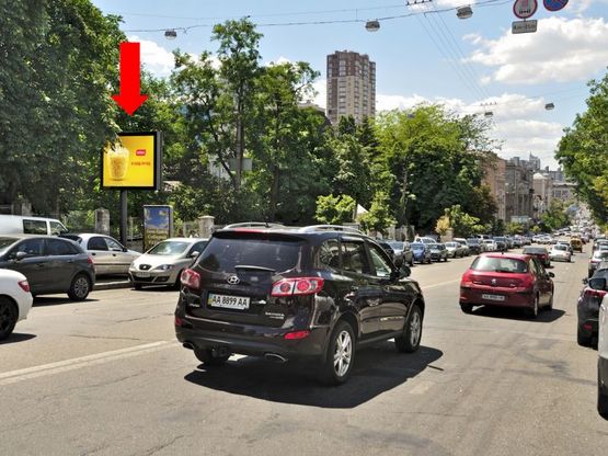 Фото рекламної площини за адресою Петлюры ул., 1, (бывш. Коминтерна ул.) / Шевченко бул., в сторону Саксаганского ул.