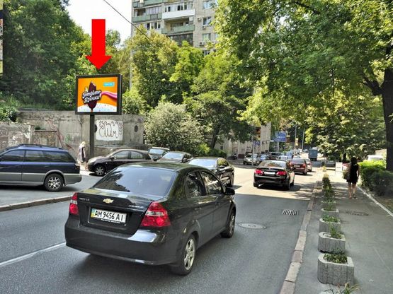 Фото рекламної площини за адресою Кловский спуск, 20, напротив, в сторону Мечникова ул.