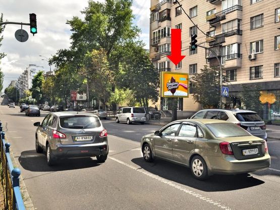 Фото рекламной плоскости по адресу Украинки бул., 14, на светофоре, в сторону Украинки бул., ст. м. "Печерская"