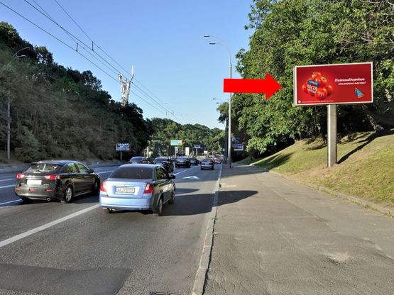 Фото рекламной плоскости по адресу Дружбы Народов бул., 38-А, напротив, в сторону пл. Героив ВОВ, между ел. оп. №196 и №194