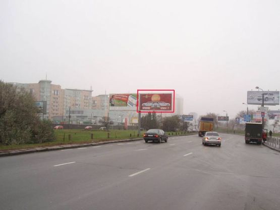 Фото рекламной плоскости по адресу Броварской пр., разделительная клумба, ст. м. "Левобережная", правая