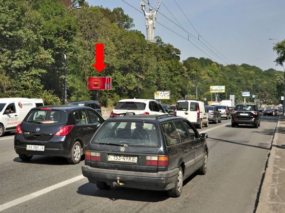 Фото рекламної площини за адресою Дружбы Народов бул., в сторону Набережного шосе, моста Патона
