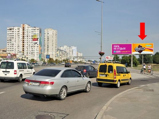 Фото рекламной плоскости по адресу Бажана пр., ст. м. "Харьковская", в сторону Харьковская пл., правая