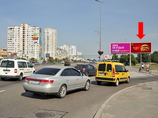 Фото рекламної площини за адресою Бажана пр., ст. м. "Харьковская", в сторону Харьковская пл., правая