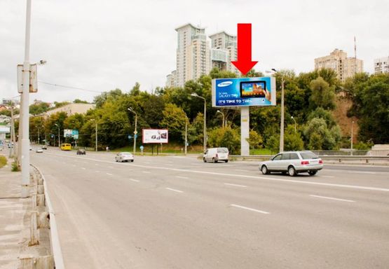 Фото рекламной плоскости по адресу Бойчука ул. (бывш. Киквидзе ул.), 43 / Саперно-Слободская ул. / Промышленная ул., возле моста, в сторону Украинки бул.