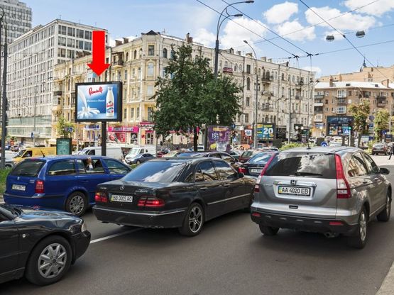 Фото рекламної площини за адресою Бассейная ул. / Эспланадная ул., разделитель, ТРЦ "Gulliver", на светофоре, в сторону Крещатик ул.