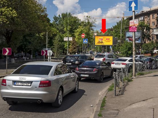 Фото рекламной плоскости по адресу Короленковская ул. / Жилянская ул., разделитель, в сторону Саксаганского ул.