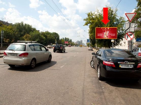 Фото рекламной плоскости по адресу Победы пр., 90/ 1 / Александровская ул., 100 м до супермаркета "Фуршет", ст. м. "Нивки", из центра