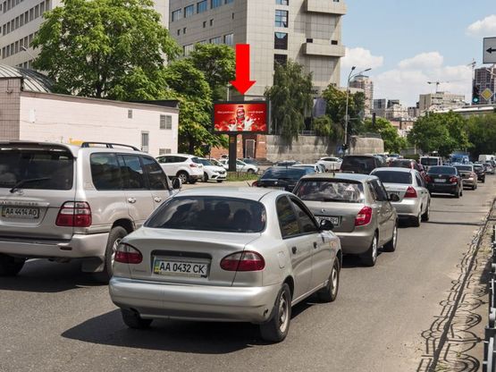 Фото рекламної площини за адресою Короленковская ул. / Владимирская ул., в сторону Малевича ул. (бывш. Боженка ул.)