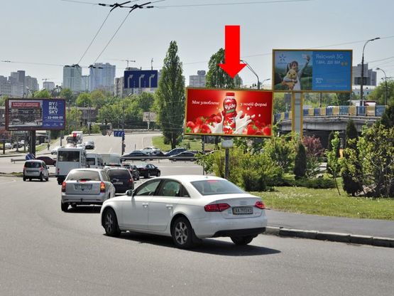 Фото рекламной плоскости по адресу Воздухофлотский пр., съезд на Победы пр., за мостом, напротив "Ощадбанк", в сторону ст. м. "Политехнический институт"