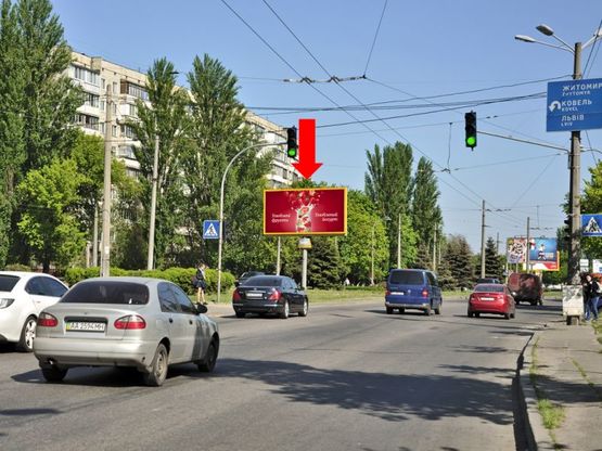 Фото рекламної площини за адресою Ивашкевича ул., 5, напротив, разделитель, в сторону ТРЦ "Караван", Автозаводская ул.