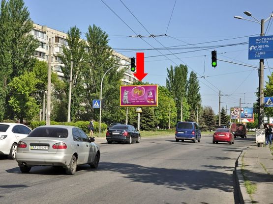 Фото рекламної площини за адресою Ивашкевича ул., 5, напротив, разделитель, в сторону ТРЦ "Караван", Автозаводская ул.