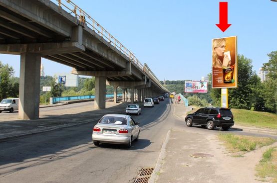 Фото рекламної площини за адресою Броварской пр., въезд на мост Метро, 550 м от ст. м. "Гидропарк"