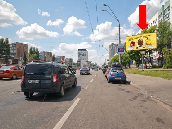Фото рекламной плоскости по адресу Победы пр., 20, банк "ПУМБ", в сторону ст. м. "Политехнический институт"