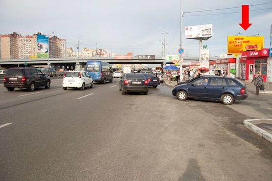 Фото рекламної площини за адресою Бажана пр., ст. м. "Харьковская", в сторону мост Южный