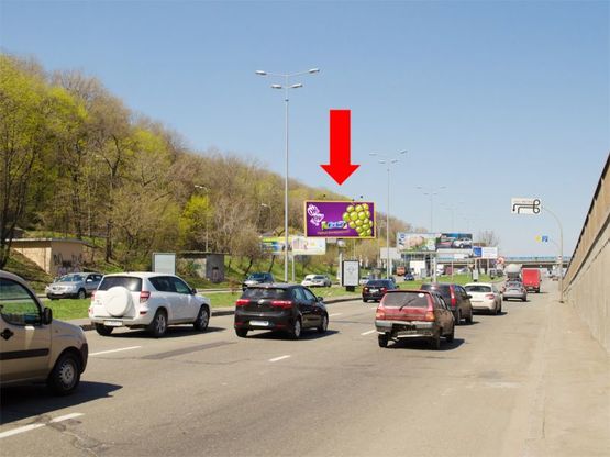 Фото рекламной плоскости по адресу Набережное шоссе, ст. м. "Днепр", разделитель, в сторону Подола