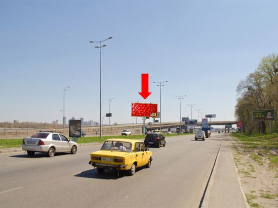 Фото рекламної площини за адресою Набережное шоссе, ст. м. "Днепр", разделитель, в сторону мост Патона