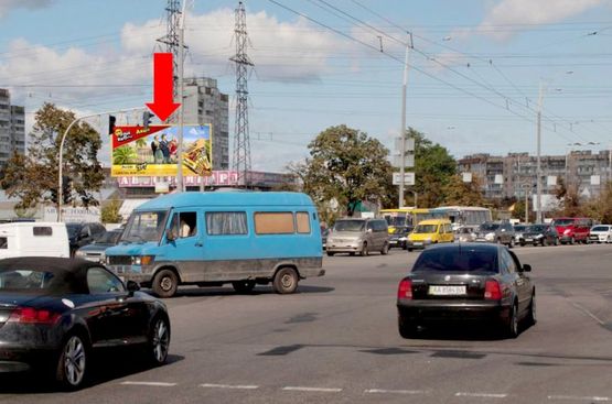 Фото рекламной плоскости по адресу Ватутина пр. / Драйзера ул. , рынок "Троещина", в сторону Бальзака ул.