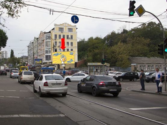 Фото рекламной плоскости по адресу Нижний Вал ул. / Житнеторжская пл., напротив Житнего рынка, светофор, в сторону Глубочицкая ул.