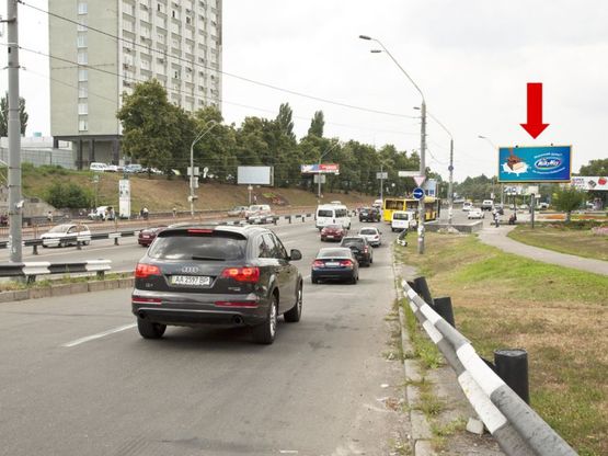 Фото рекламной плоскости по адресу Победы пр., 82 / Дегтяревская ул., ст. м. "Берестейская", из центра